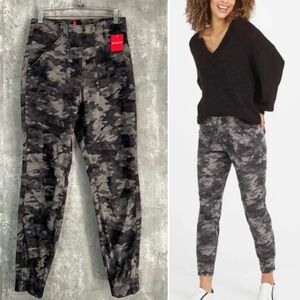 Spanx -Stretch Twill Cargo Jogger - BLACKWASH CAMO Large